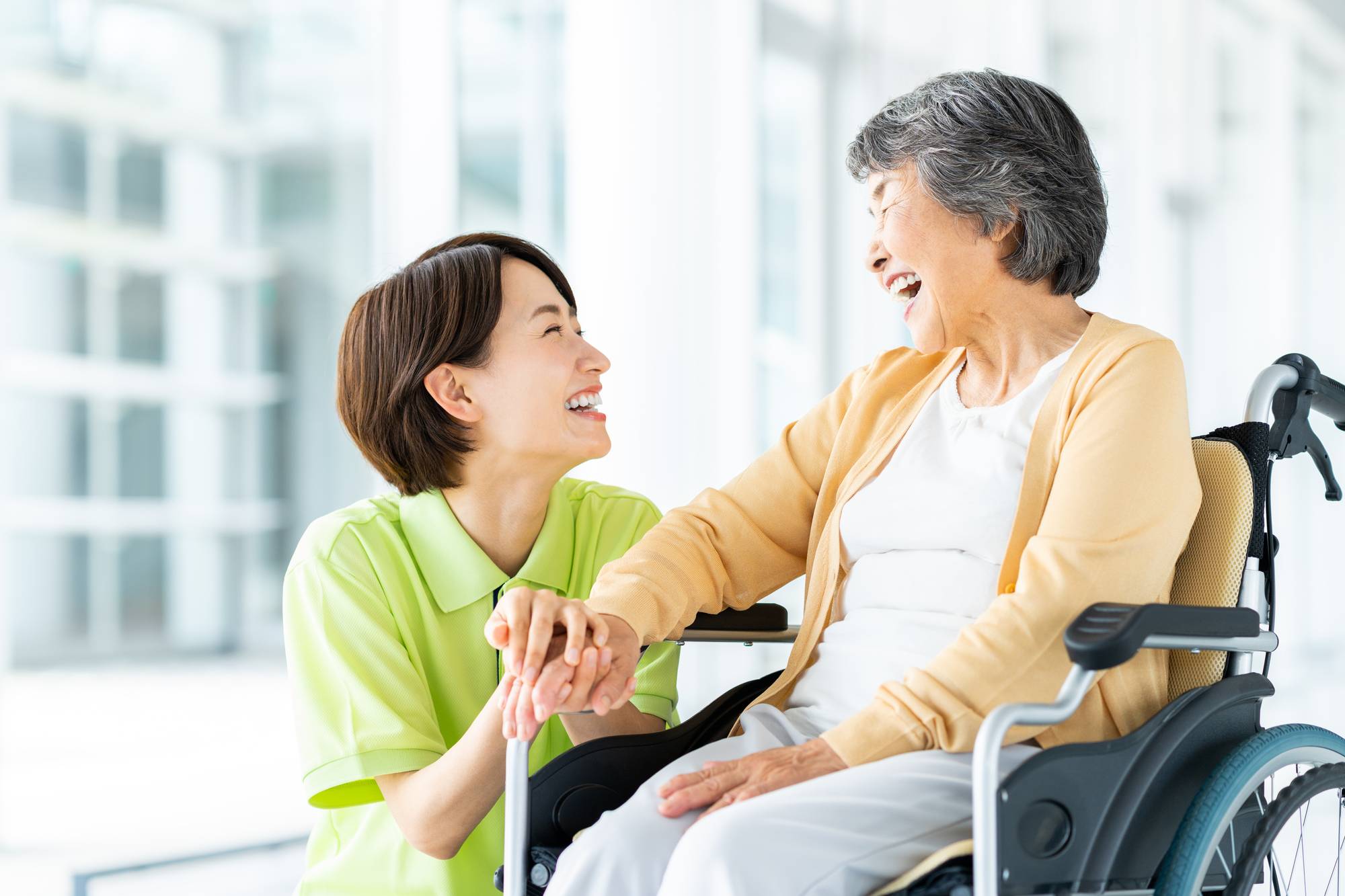 【介護記録の効率化とデジタル化】ミスを防ぎ、現場を変える次世代ツールcarebase