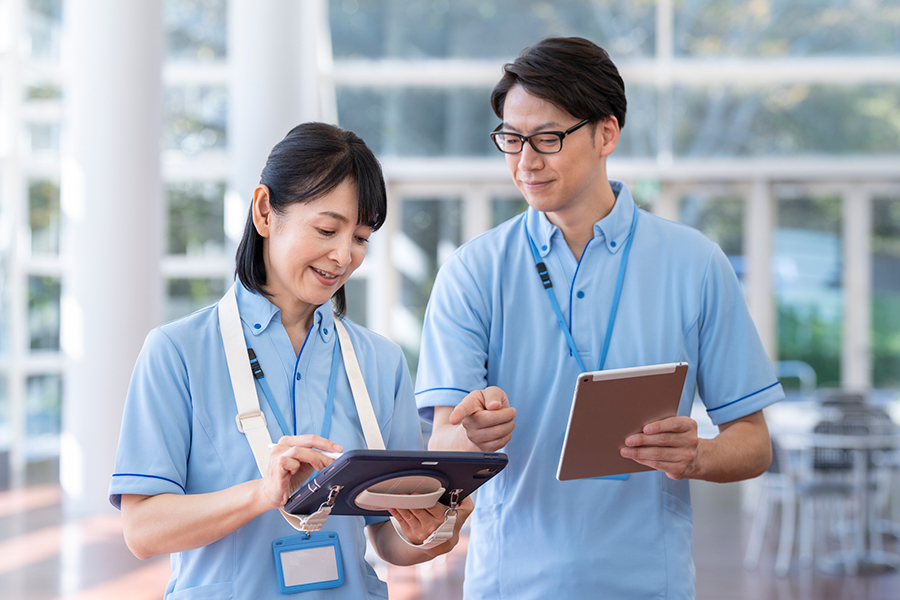 ケアベースで始める介護施設のICT化-助成金活用と導入事例を徹底解説-