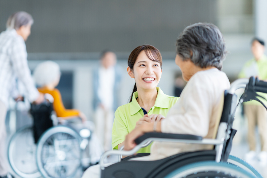 介護記録の効率化を現場で実現する方法〜介護記録のデジタル化×申し送りシステム徹底ガイド〜