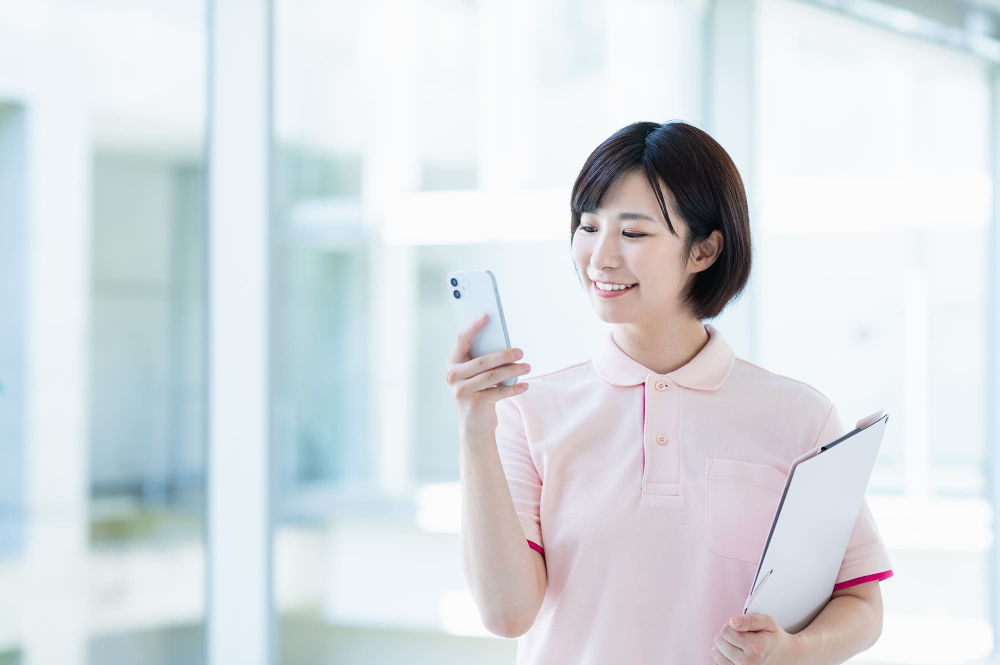 無料・有料の違いから考える介護記録アプリの選び方のイメージ