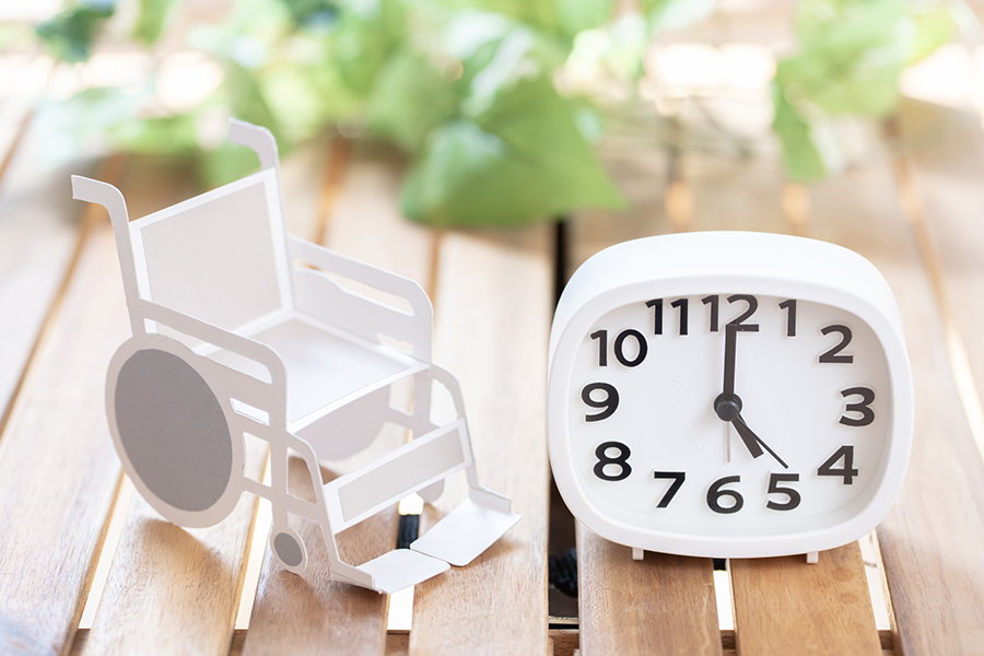 【施設管理者向け】介護記録の効率化で残業時間削減｜デジタル化の進め方と導入前に確認すべきコスト・補助金まとめ