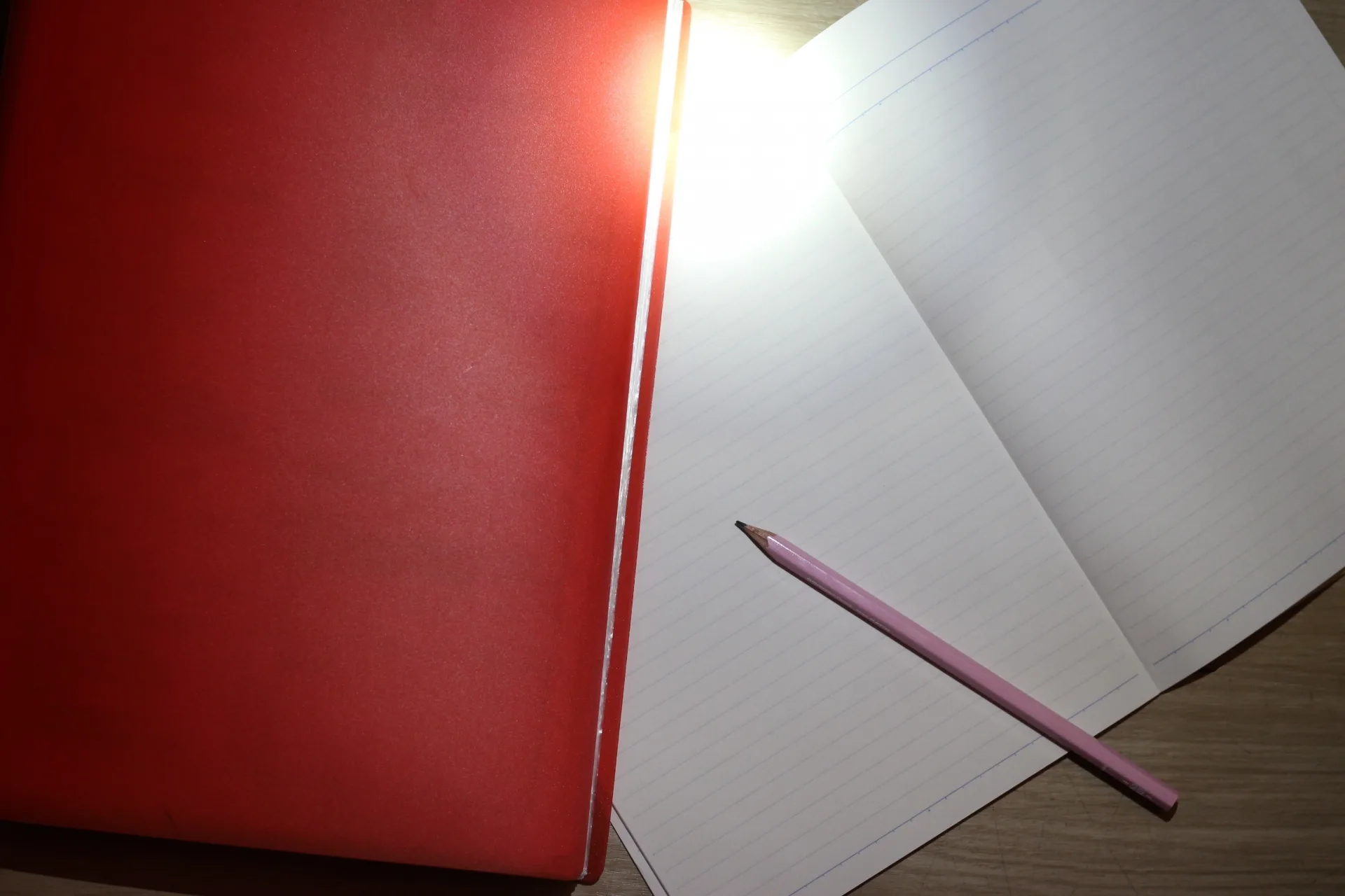 介護の夜勤記録の書き方｜そのまま使える状況別の例文とコツ