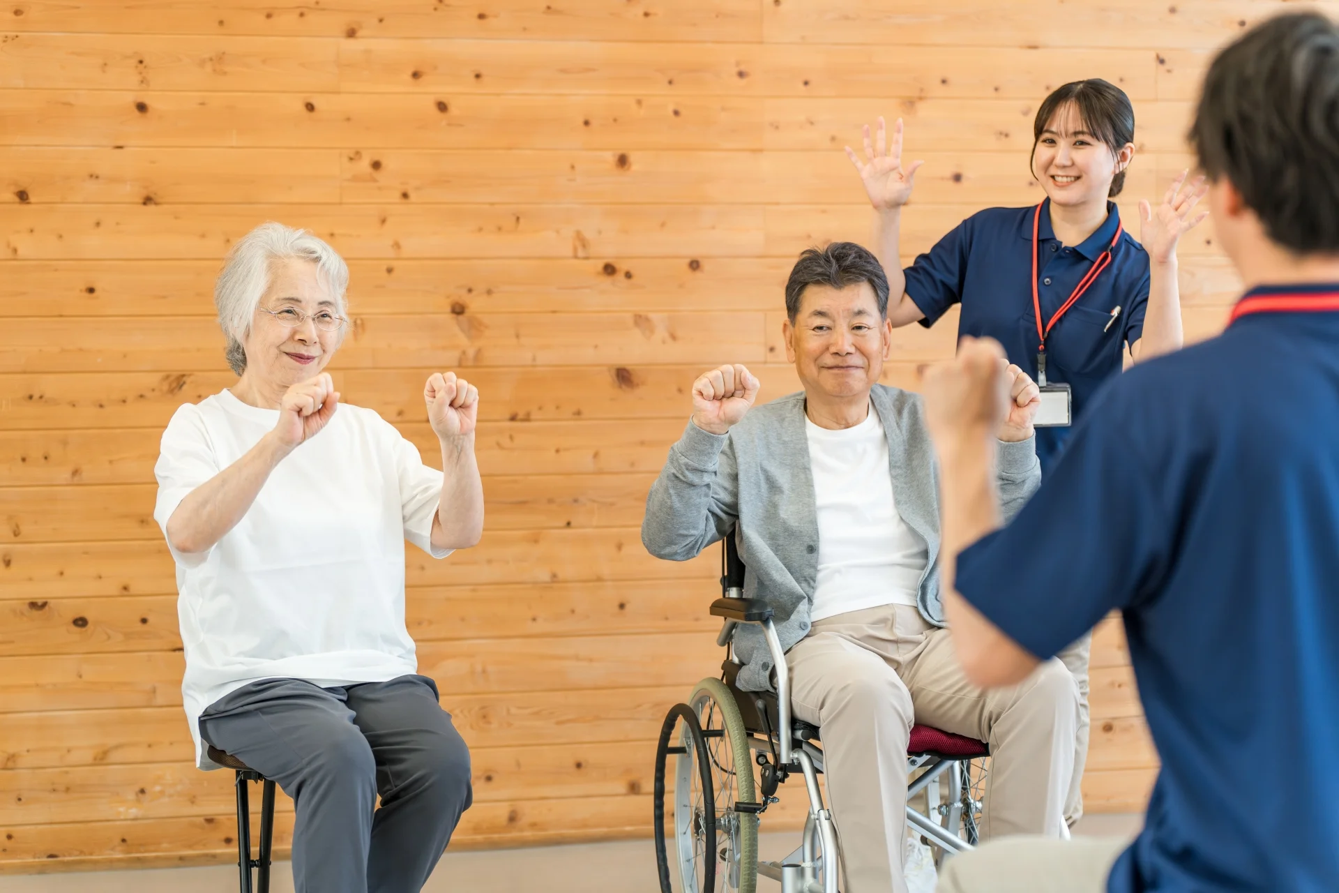 介護の転倒防止｜原因別の対策と施設で仕組み化する手順
