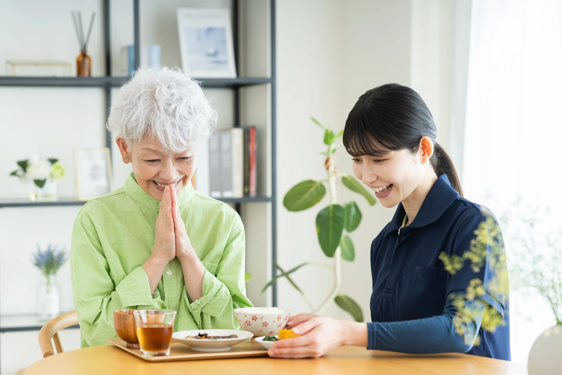 デイサービスの経営は儲かる？収支の実態と利益を決める3指標